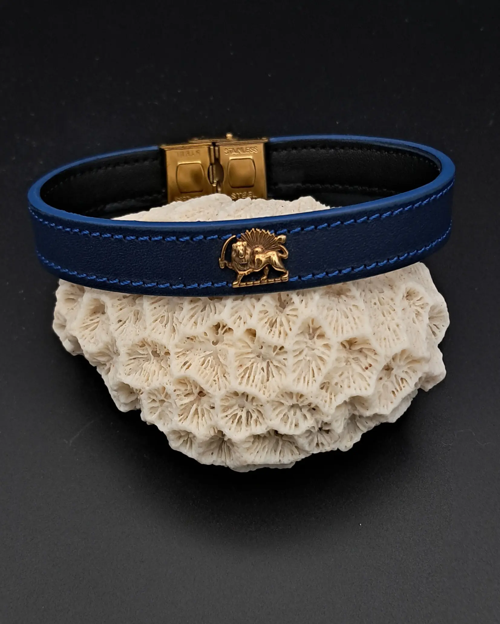 دستبند چرمی بند سورمه ای