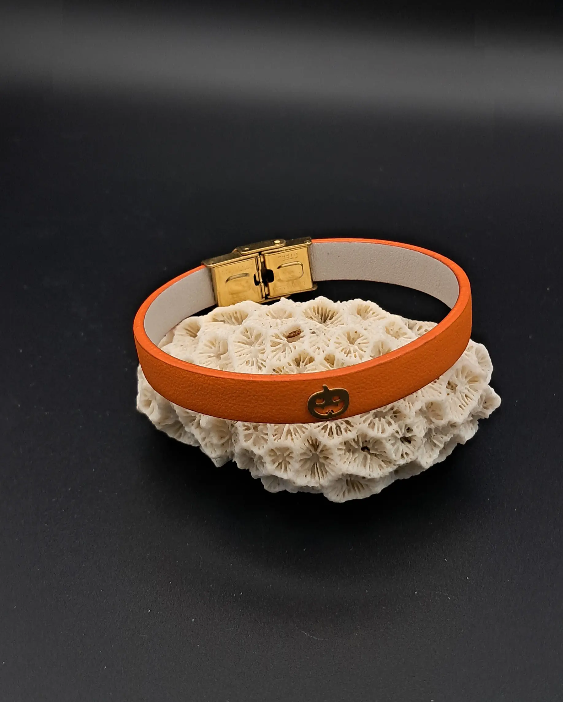 دستبند چرمی نارنجی