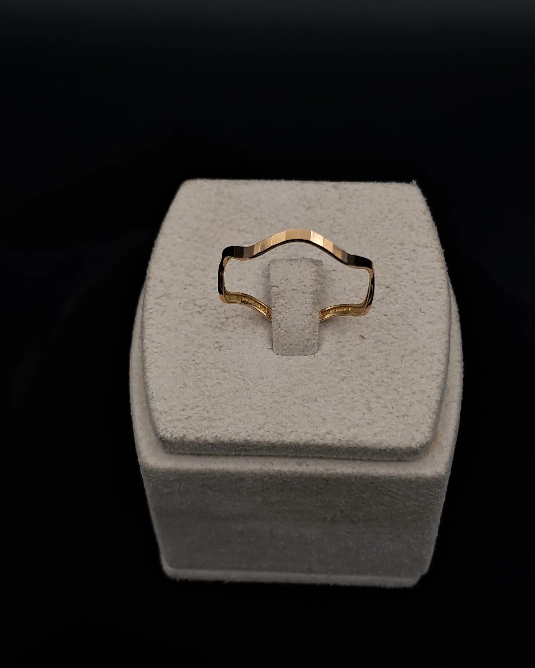 انگشتر موج دار