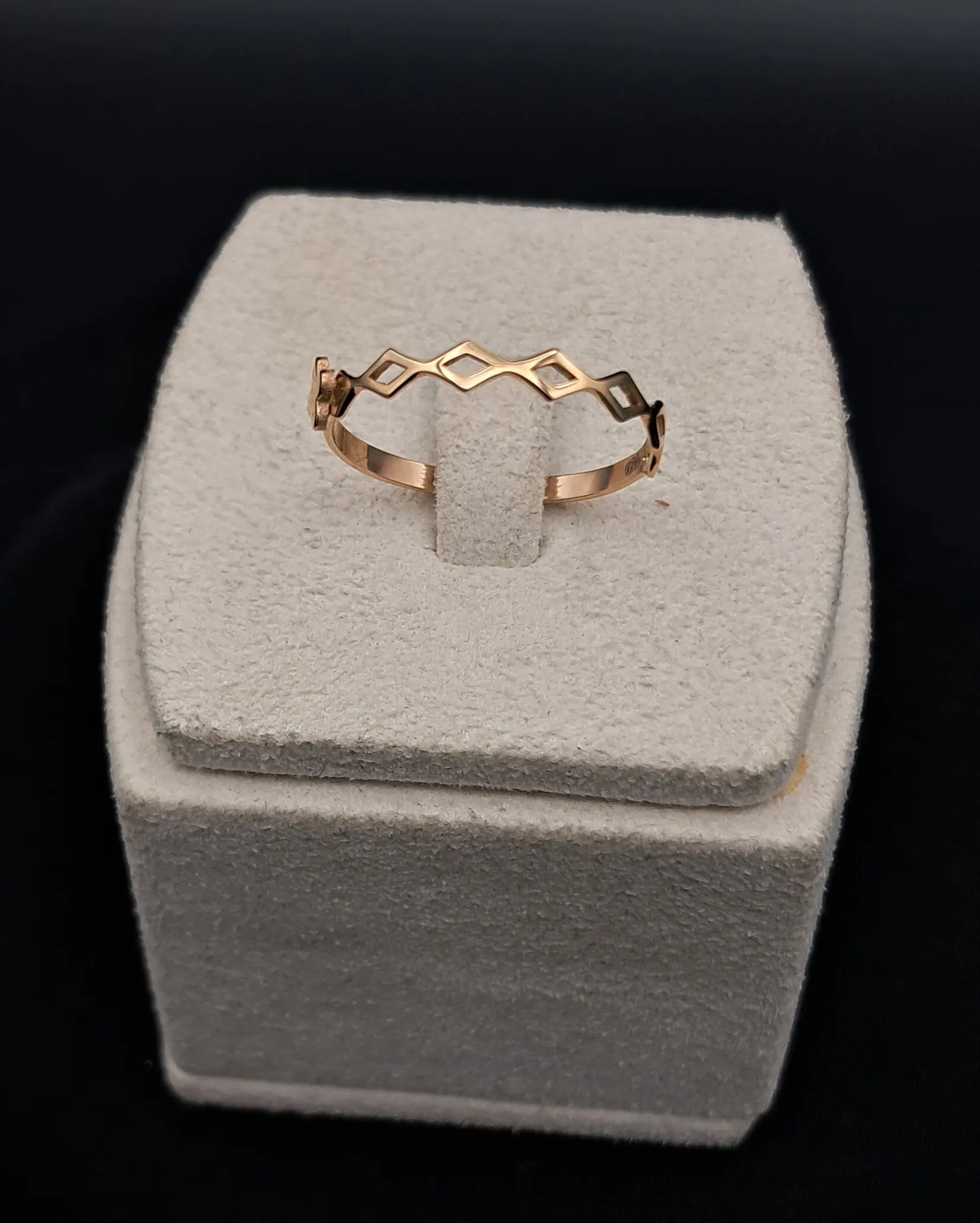 انگشتر مینیمال گل ریز